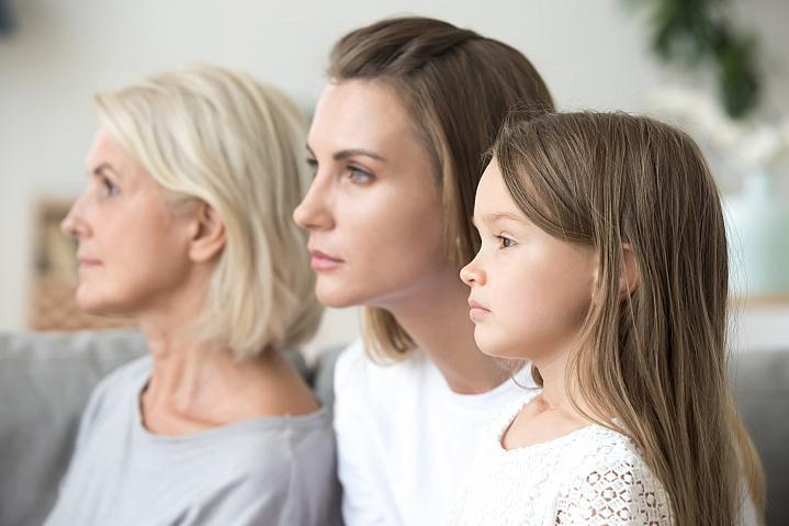 Retrato de una abuela, madre e hija.