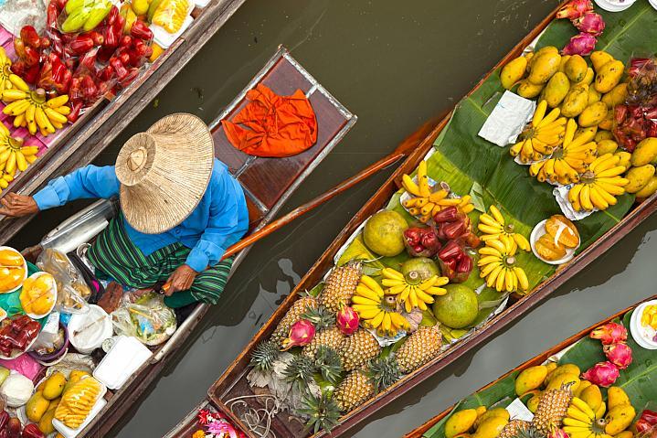 Mercado flotante en Tailandia.