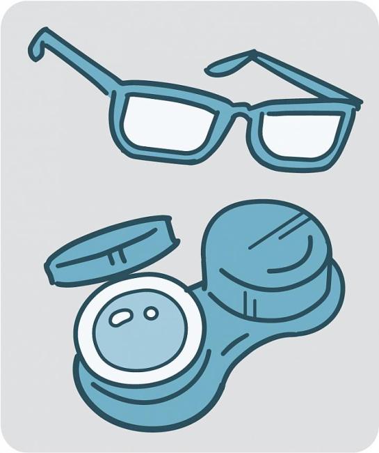 Anteojos y lentes de contacto en un estuche.